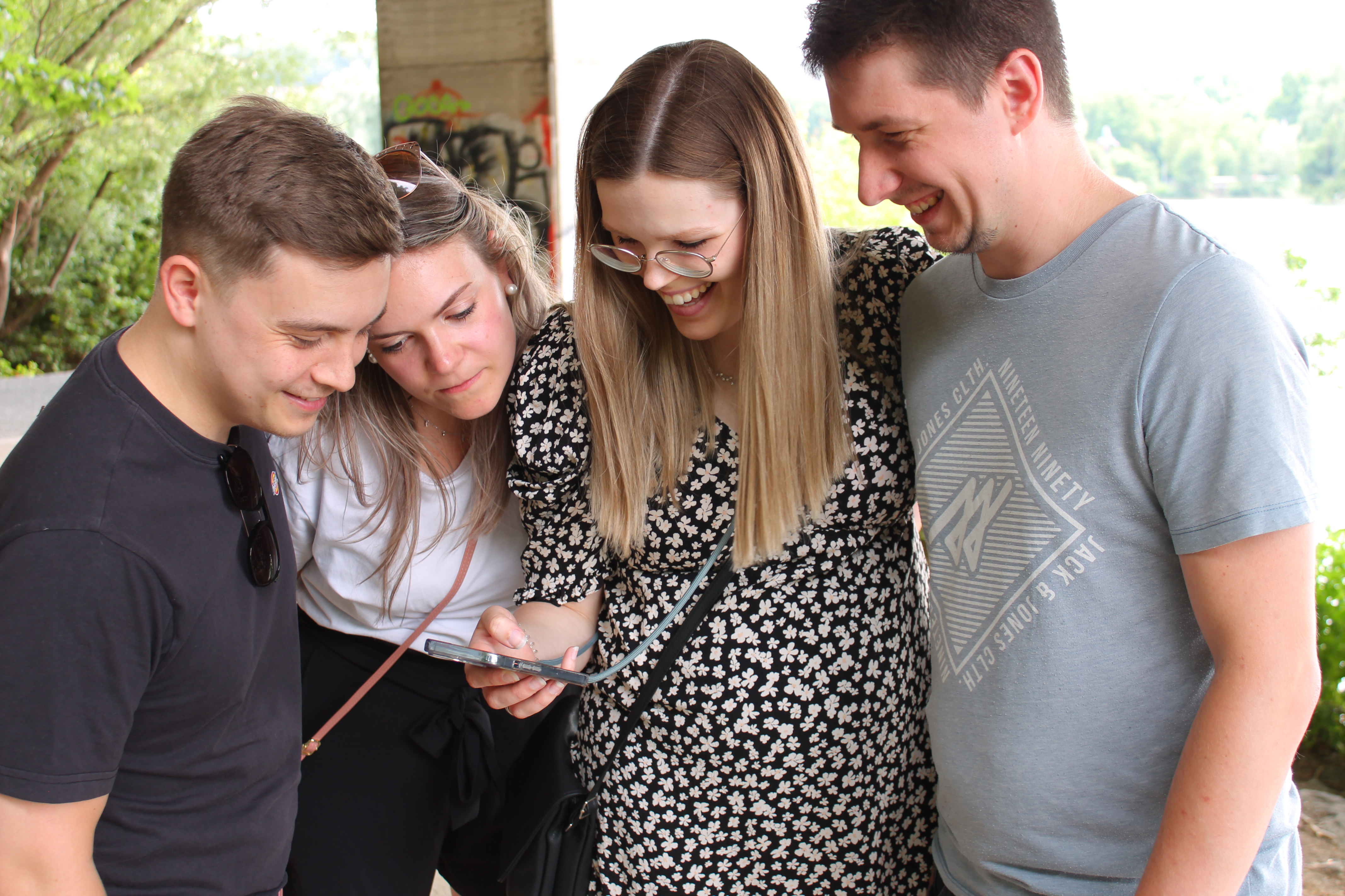 Rätselfreunde rätseln gemeinsam am Seilersee in Iserlohn